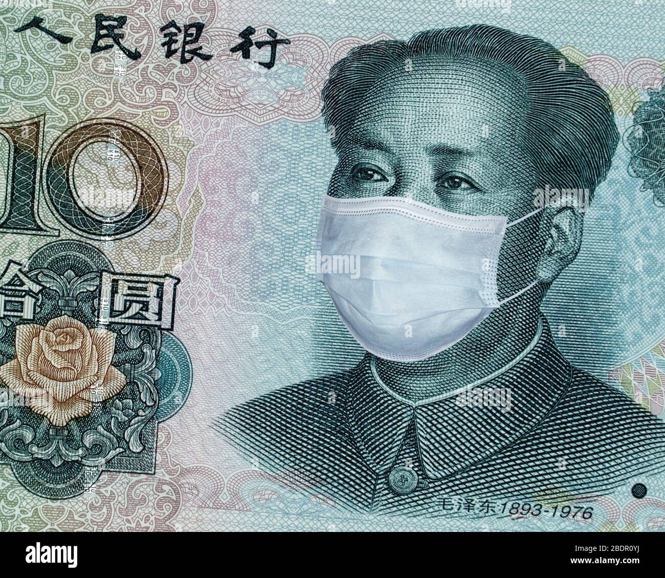 Billet de 10 Yuan avec Mao Zedong dans un masque médical Banque D'Images