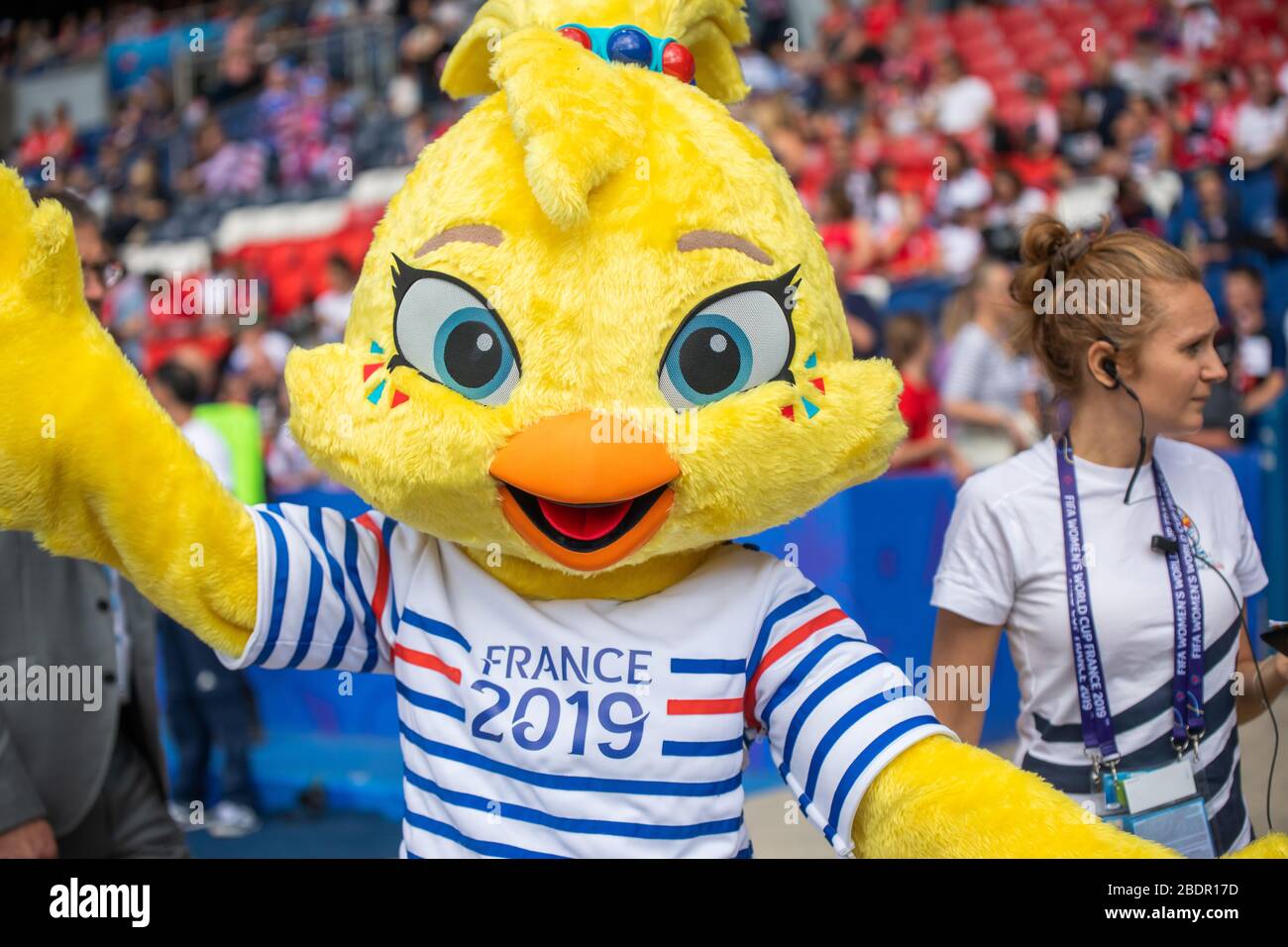 Mascotte Ettie de la coupe du monde de la FIFA pour Femme, France. , . Coupe  du monde des femmes de la FIFA entre les Etats-Unis d'Amérique et le Chili  au Parc