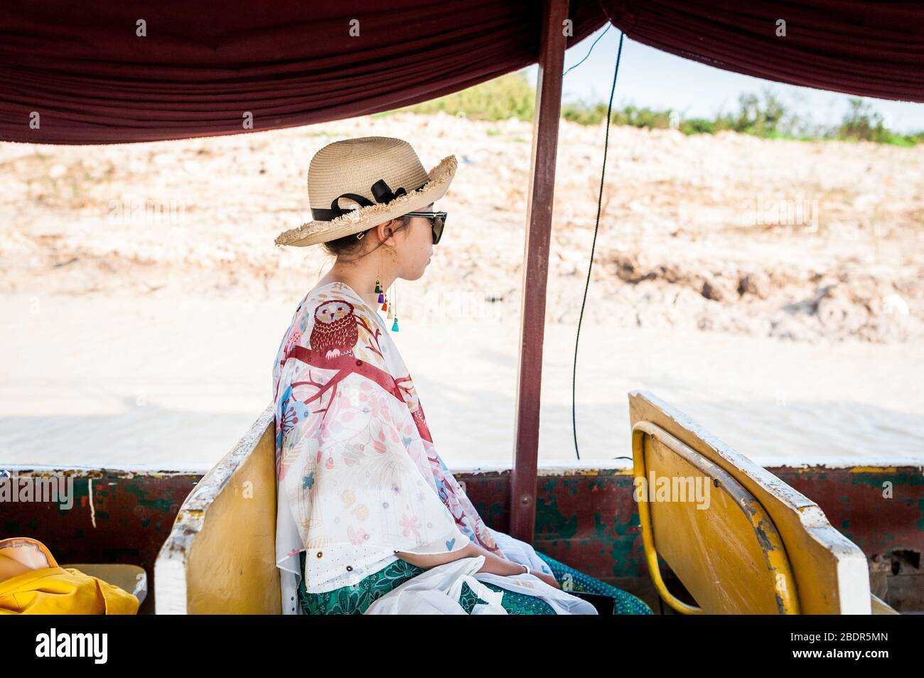 Les touristes apprécient la vue sur le lac Tonle SAP Kampong Phluk Cambodge. Banque D'Images