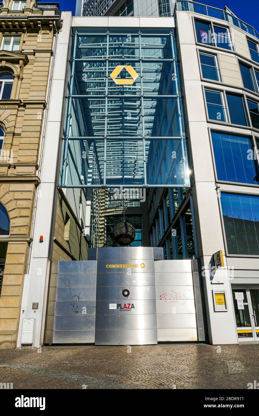 Interdire l'entrée de la banque Kaiserplatz à Francfort lors d'un verrouillage en cas de pandémie Banque D'Images