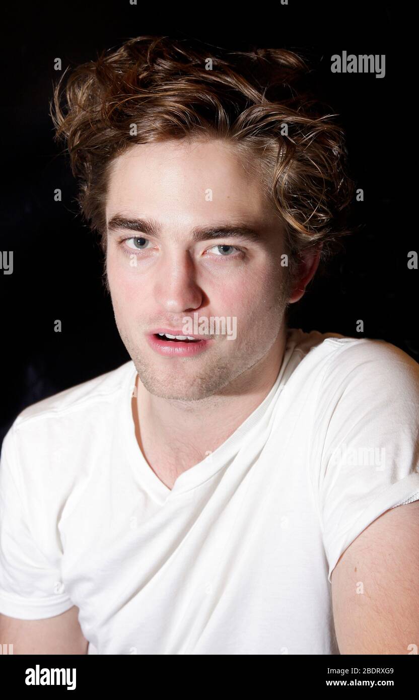 Robert Pattinson photographié lors d'une signature « Twilight » à Hot Topic au King of Prussia Mall, en Pennsylvanie, le 13 novembre 2008. Crédit: Scott Weiner/MediaPunch Banque D'Images