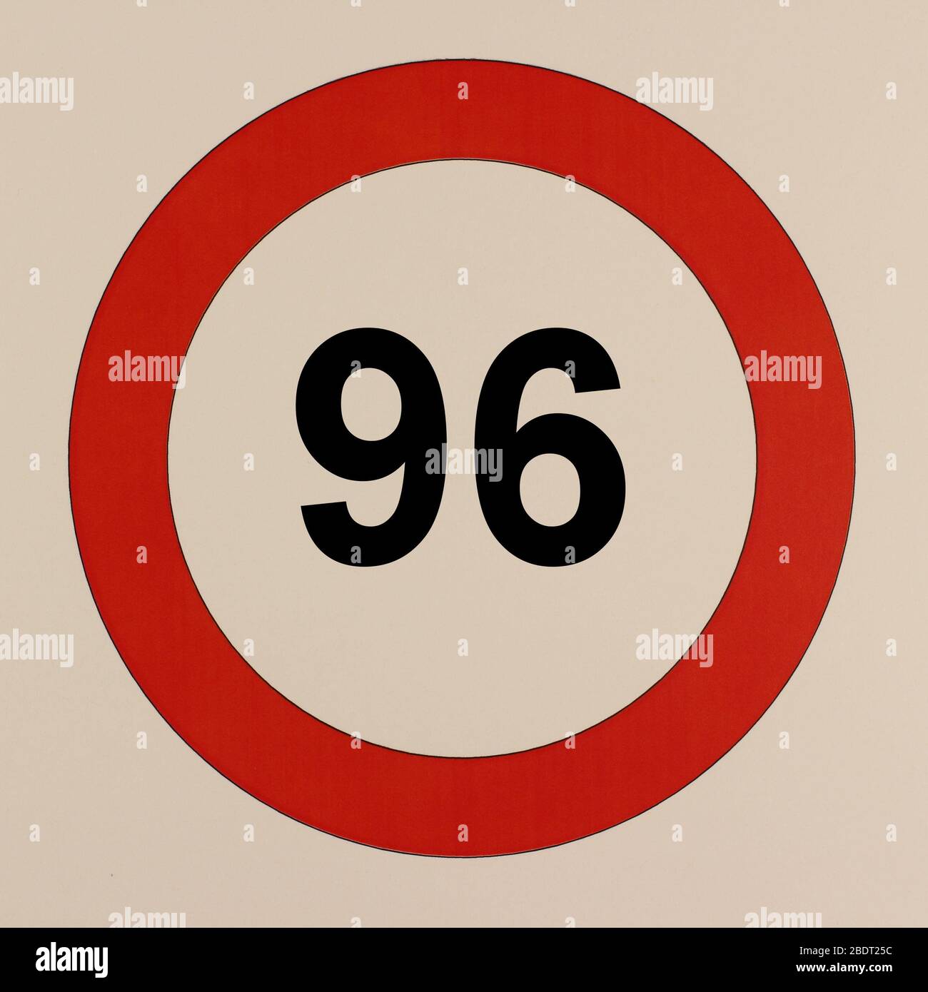 Grafische Darstellung des Straßenverkehrszeichens 'maximum Höchstgeschwindigungen 96 km pro Stunde' Banque D'Images