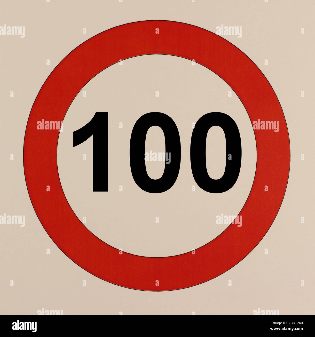Grafische Darstellung des Straßenverkehrszeichens 'maximum Höchstgeschwindigungen 100 km pro Stunde' Banque D'Images