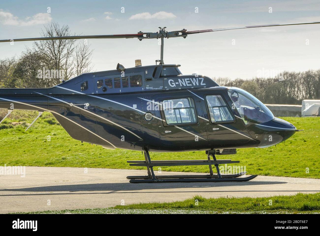 HIGH WYCOMBE, ANGLETERRE - MARS 2019: Hélicoptère Bell Longranger sur le terrain à Wycombe Air Park. Banque D'Images