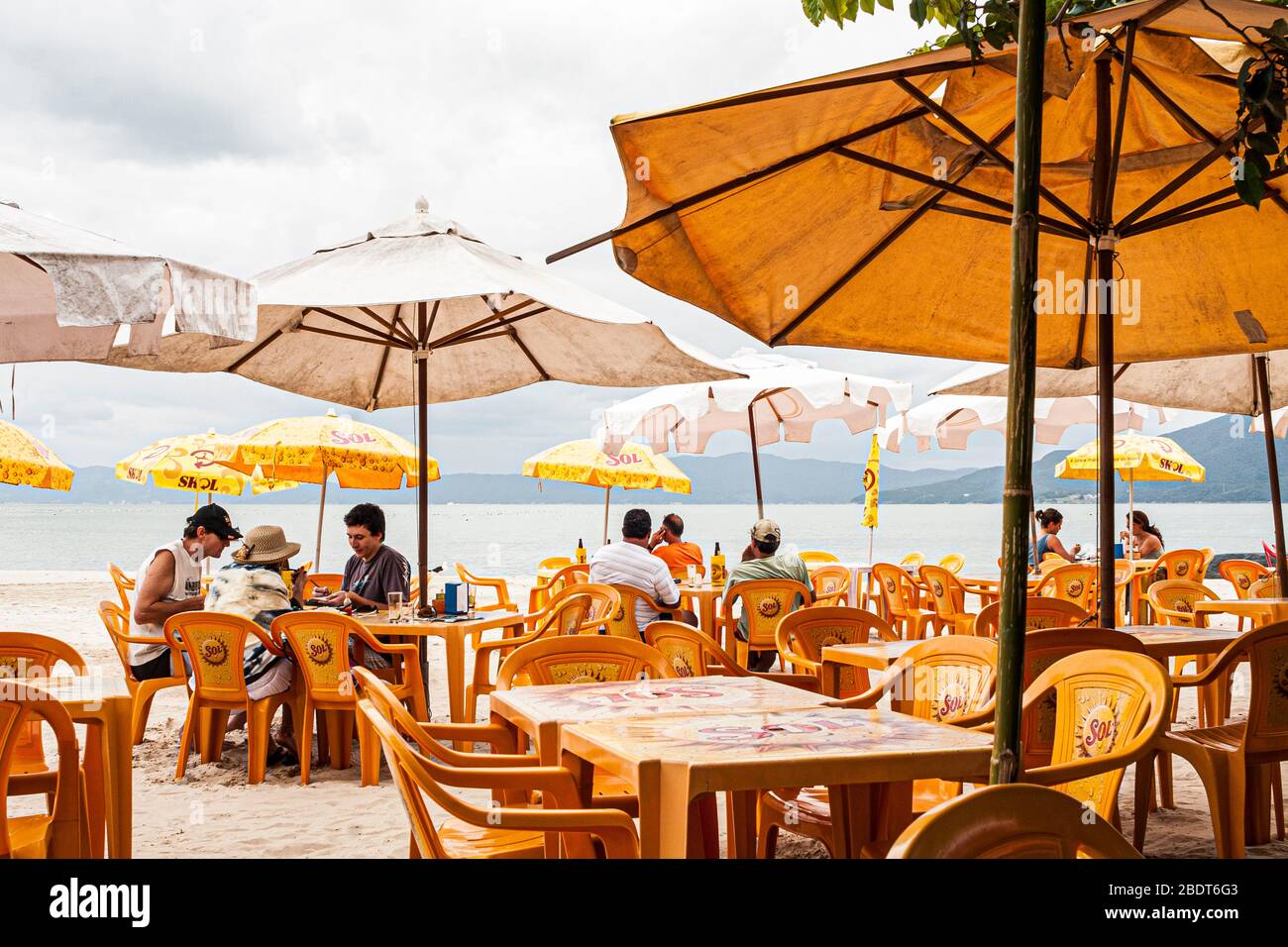 Restaurant de plage à Fortress Beach. Florianopolis, Santa Catarina, Brésil. Banque D'Images