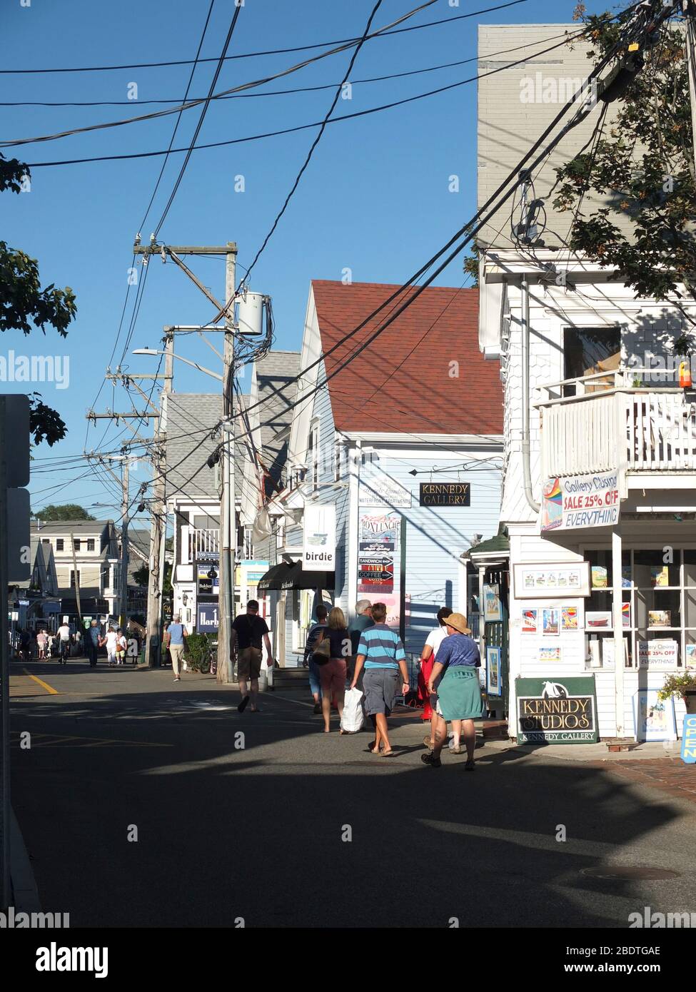 Vue sur la rue d'une journée d'été à Provincetown, Massachusetts, sur Cape Cod Banque D'Images