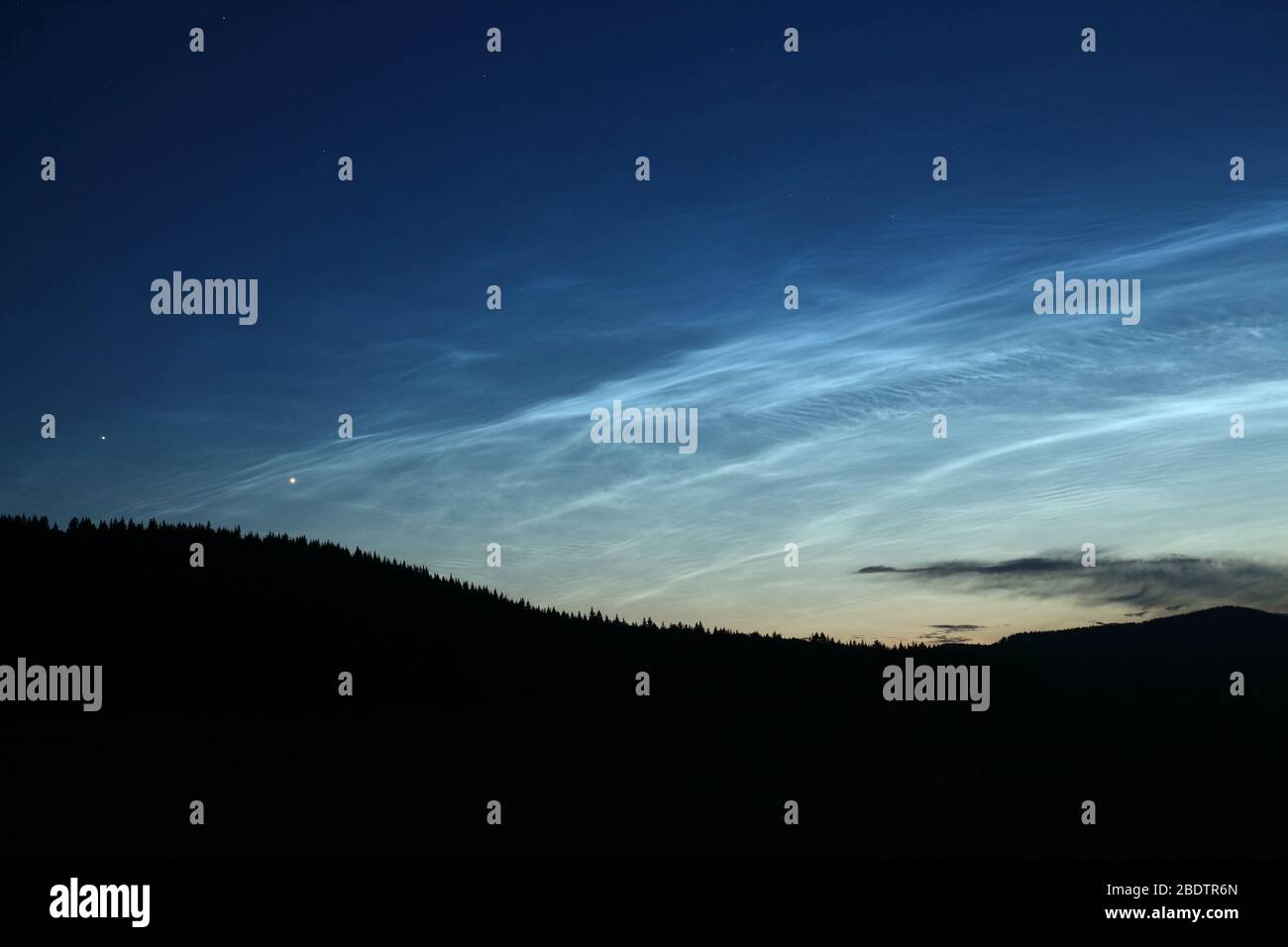 Nuages Noctilucent au-dessus de l'Alberta Banque D'Images