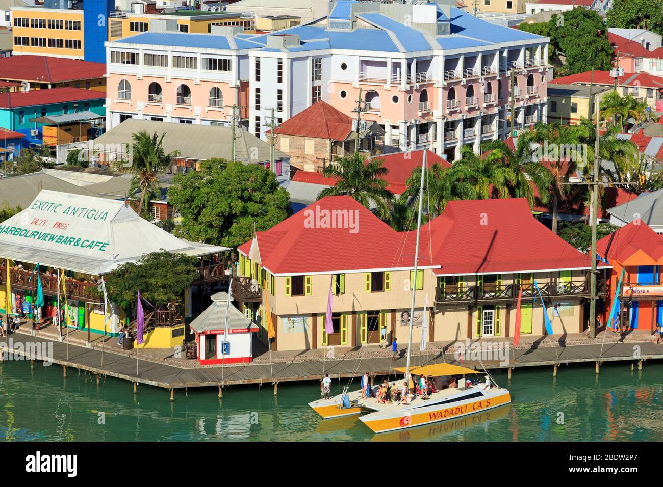 Waterfront à Saint-Jean, Île d'Antigua, Antigua-et-Barbuda, Antilles Banque D'Images