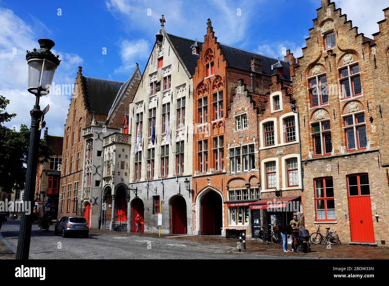 Maisons en briques gables étagées traditionnelles dans le centre historique de Bruges.Flandre Occidentale.Belgique Banque D'Images