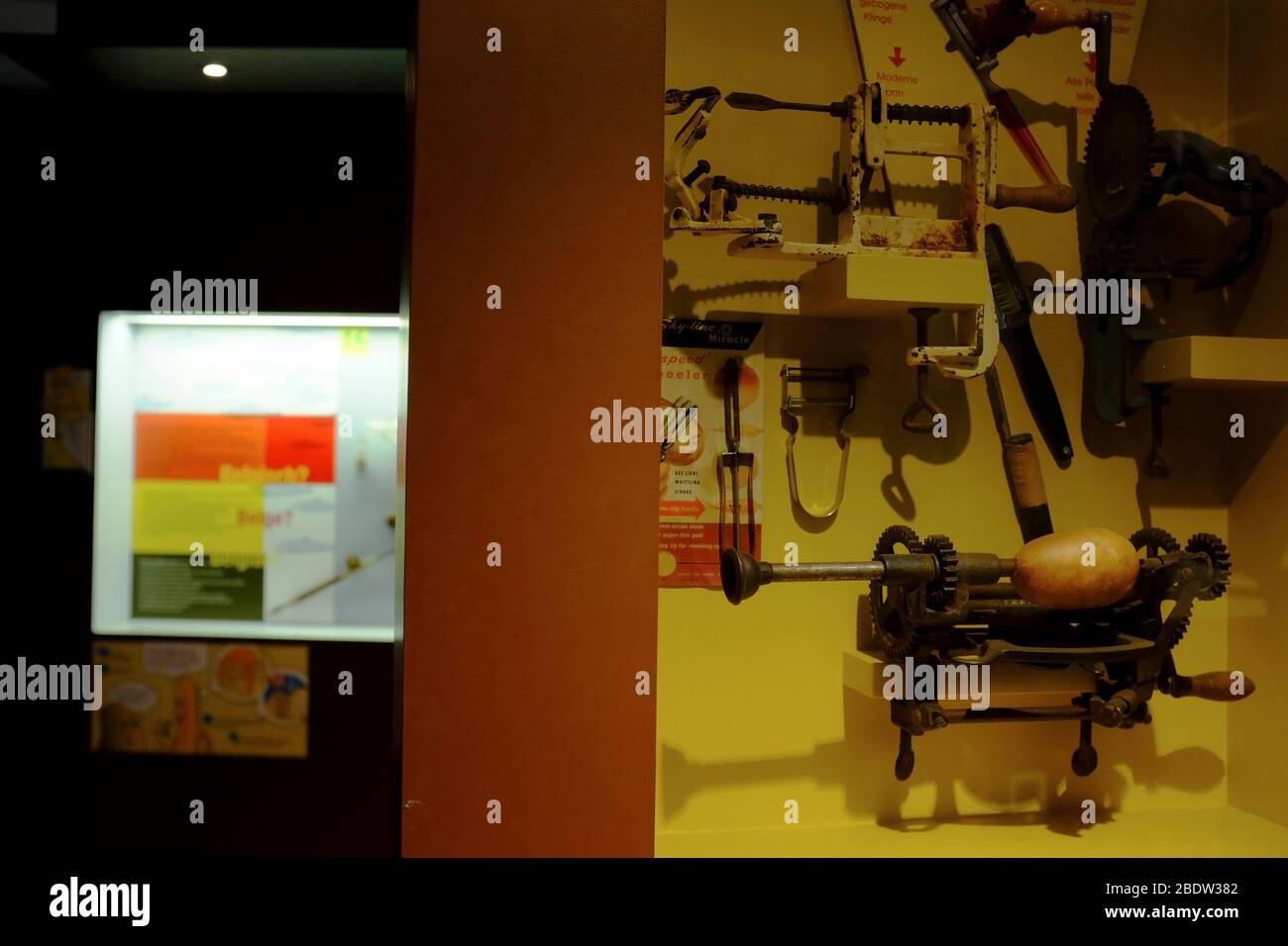 Des péliers de pommes de terre s'affichent au Frietmuseum Fries Museum.Bruges.Flandre Occidentale.Belgique Banque D'Images