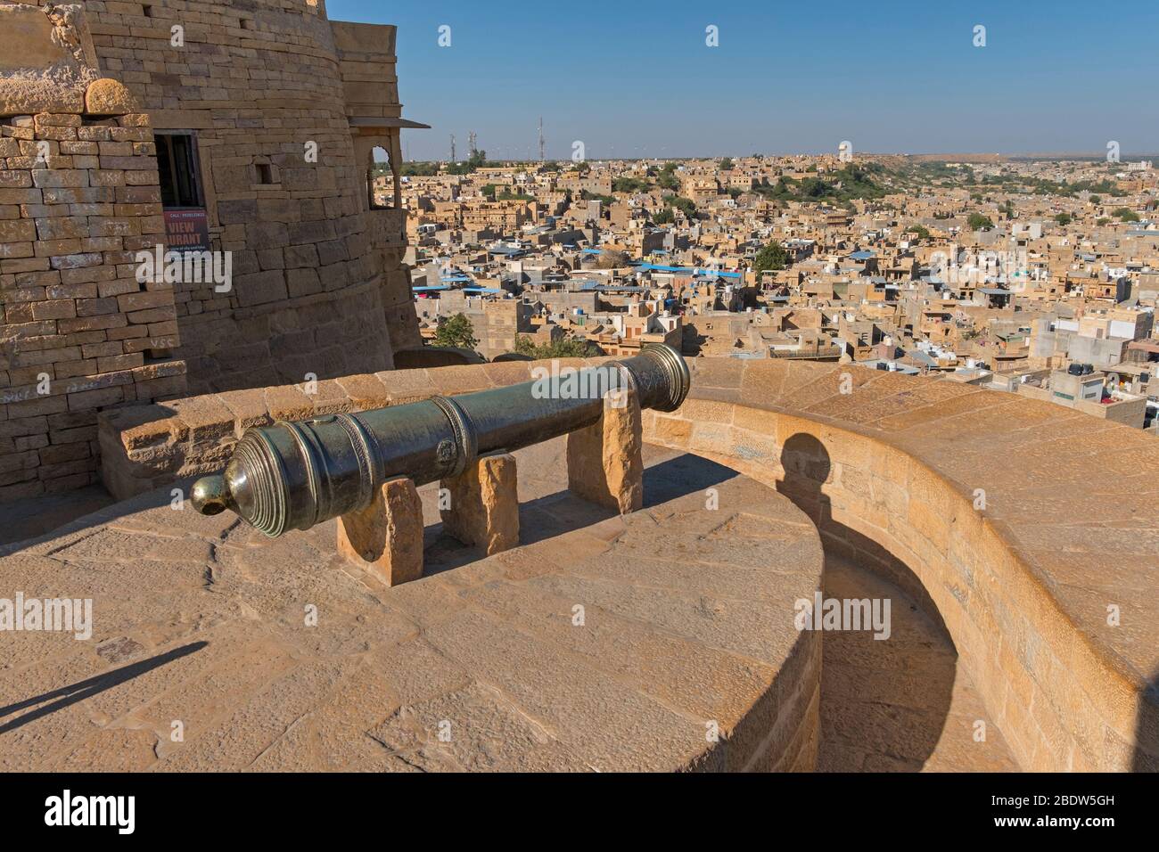 Cannon point vue sur la ville Jaisalmer fort Rajasthan Inde Banque D'Images