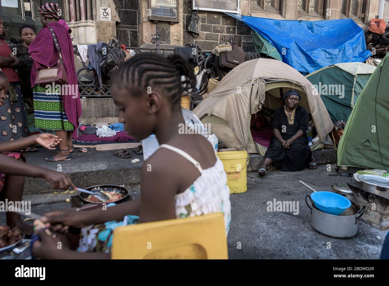 Réfugiés nationaux africains étrangers sur la place Greenmarket du Cap pendant leur occupation de six mois de l'Église méthodiste centrale en Afrique du Sud Banque D'Images