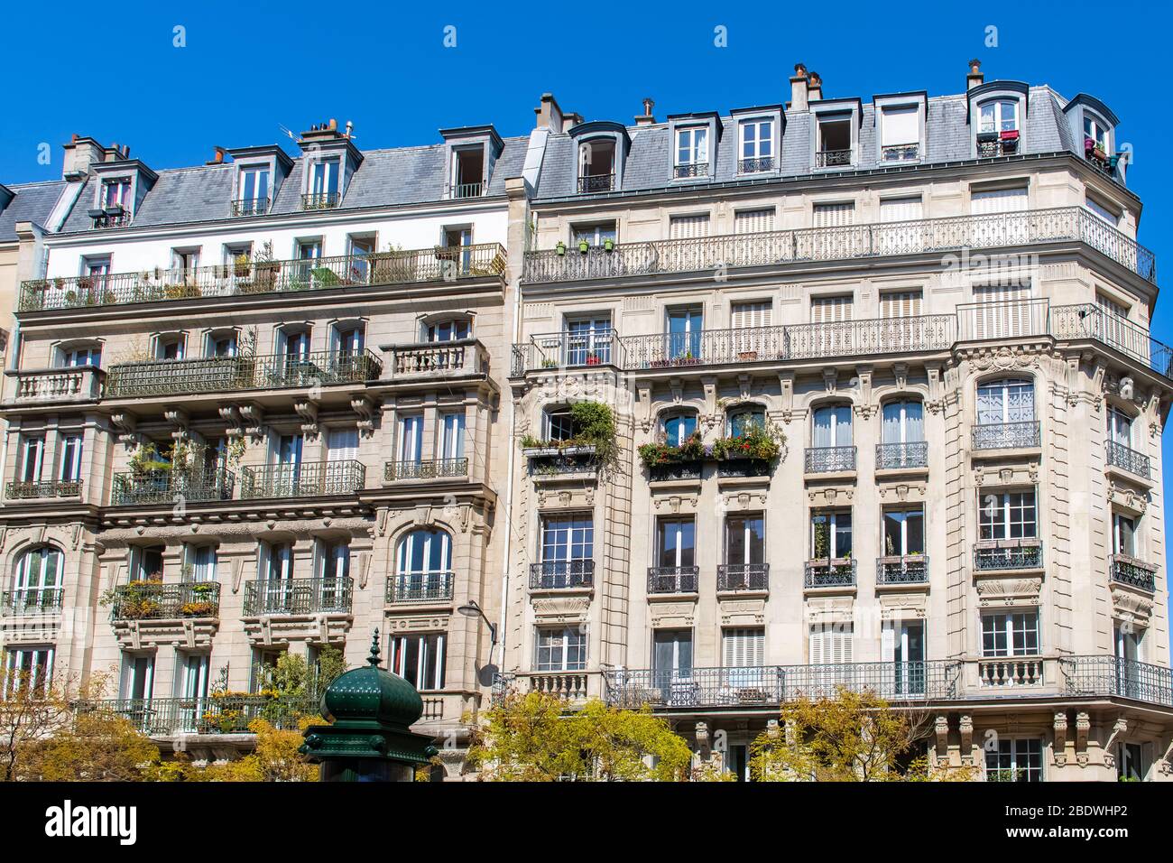 Paris, bâtiments typiques boulevard du Montparnasse, belles façades Banque D'Images