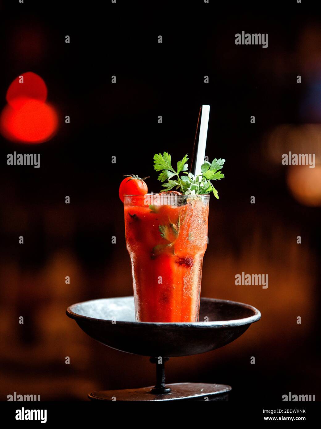 cocktail froid fraise avec glace et pipe Banque D'Images