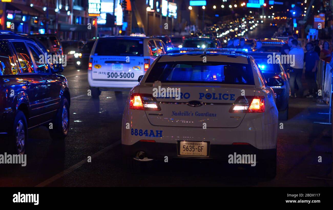 Police car on Duty à Nashville Broadway - NASHVILLE, ÉTATS-UNIS - 17 JUIN 2019 Banque D'Images
