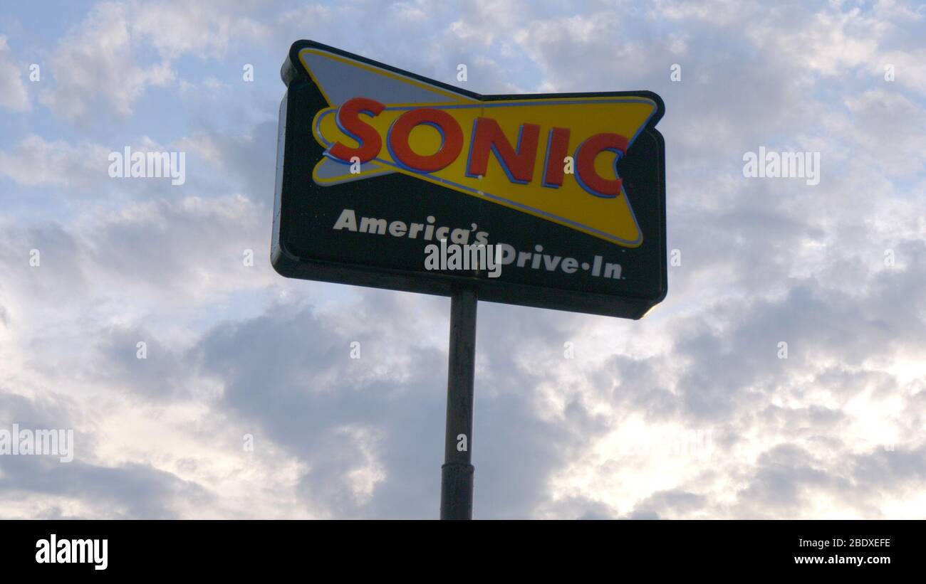 Sonic American Drive dans Fast food - ST. LOUIS, ÉTATS-UNIS - 19 JUIN 2019 Banque D'Images