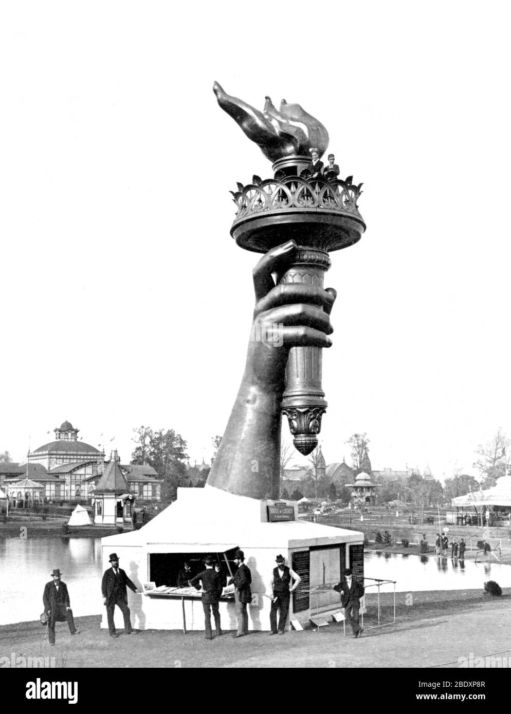 Statue de la liberté, torche et bras, exposition Centennial, 1876 Banque D'Images