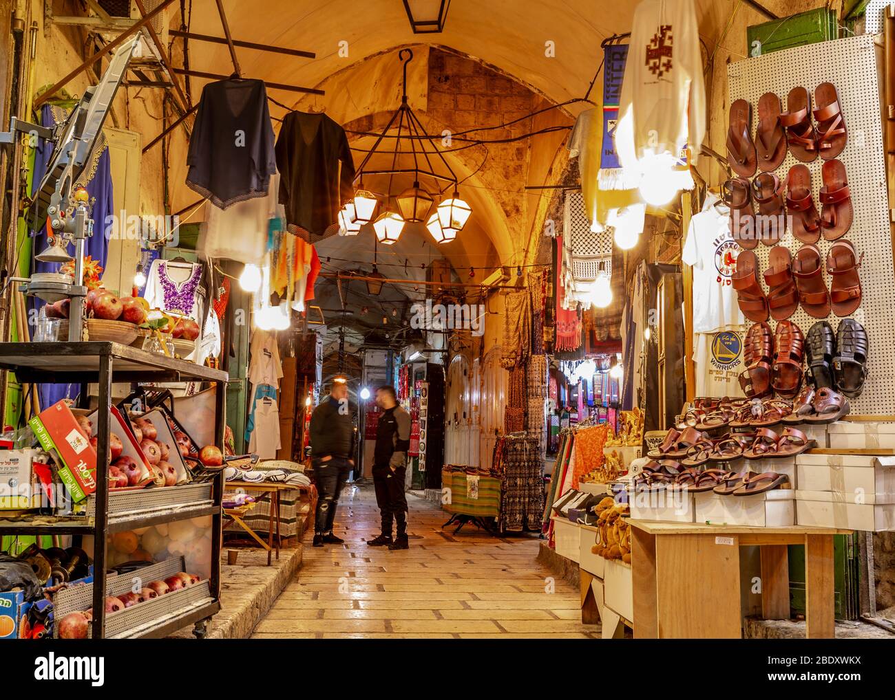 Marché dans la vieille ville de Jérusalem, Israël. Marché de rue étroit à Jérusalem Banque D'Images