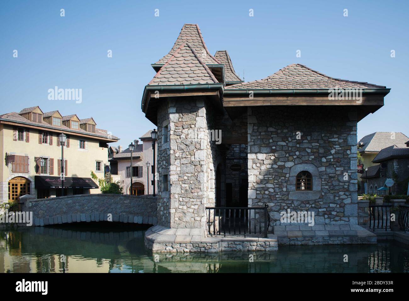 17 juin 2019-Dubaï, Emirats Arabes Unis : Maison traditionnelle en maçonnerie de pierre dans les parcs de Dubaï, les parcs Riverland Banque D'Images