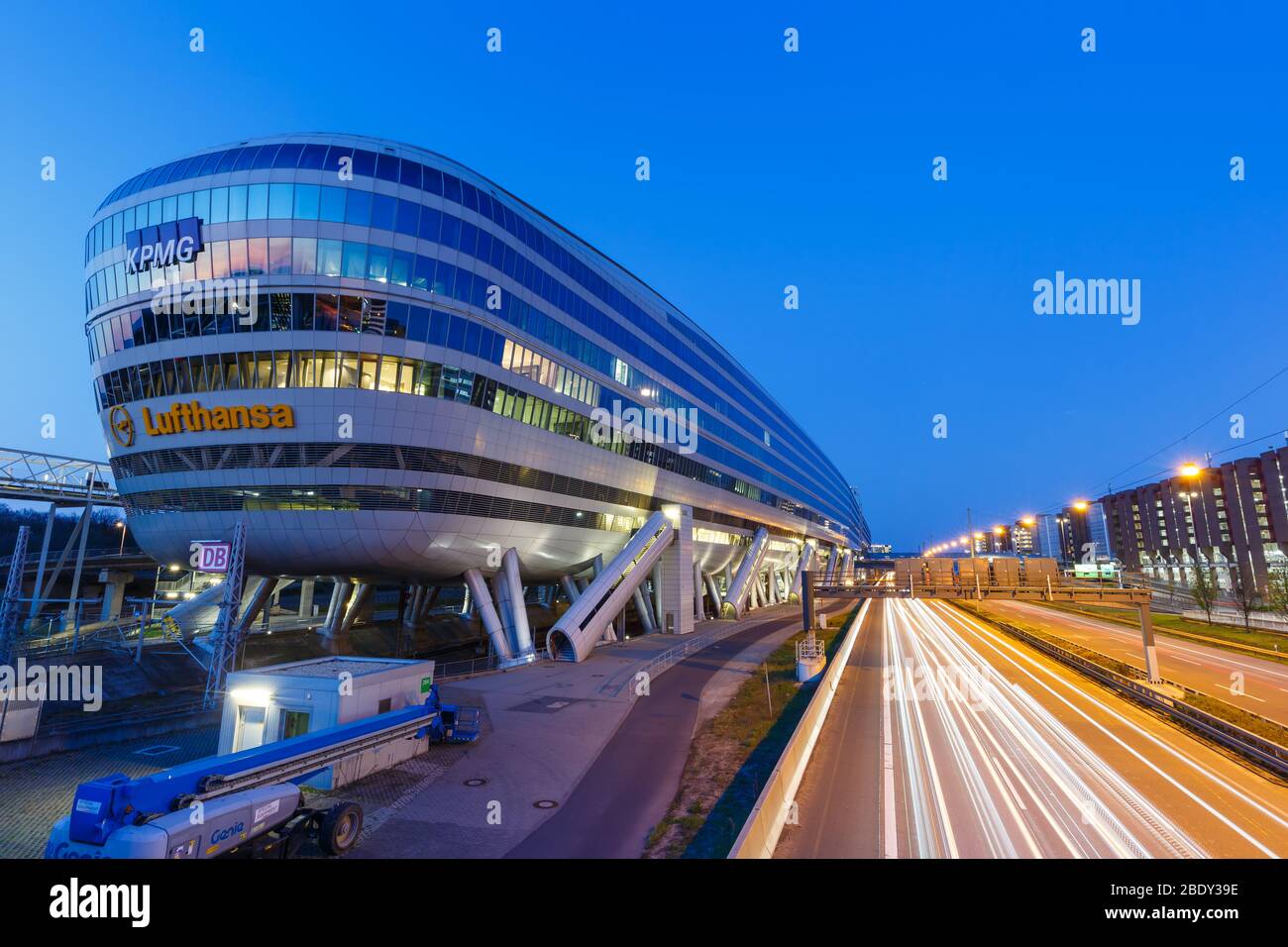Francfort, Allemagne – 7 avril 2020 : le bâtiment Squaire de l'aéroport de Francfort (FRA) en Allemagne. Banque D'Images