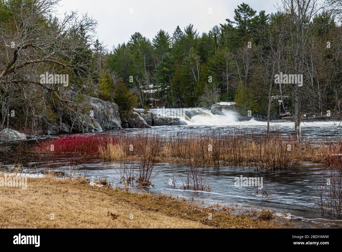 Parc national de la Péninsule-Bruce, Grotto & Indian Head Cove Parc national Fathon Five Tobermory Ontario Canada en hiver Banque D'Images