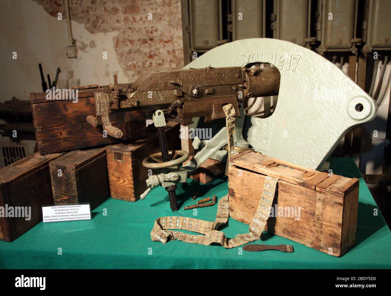 Cracovie. Pologne. Pistolet machine lourd Schwarzlose M. 07/12 (MG M.7) version fortification avec blindage armure. Fût refroidi par eau alimenté par courroie, calibre 8 mm. Banque D'Images