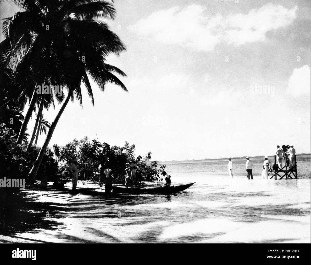 Caméra de deuxième unité équipage tournage de lieux de tournage dans les Samoa américaines pour L'OURAGAN 1937 réalisateur JOHN FORD roman Charles Nordhoff et James Norman Hall effets spéciaux James Basevi la société Samuel Goldwyn / United Artists Banque D'Images