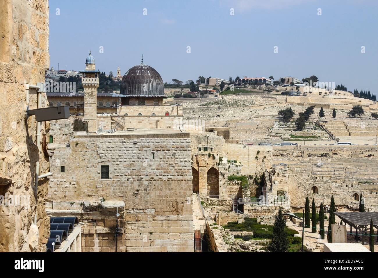La Mosquée Al-Aqsa, le troisième site le plus sacré de l'Islam, avec le Mont d'Ovit en arrière-plan à Jérusalem, en Israël Banque D'Images
