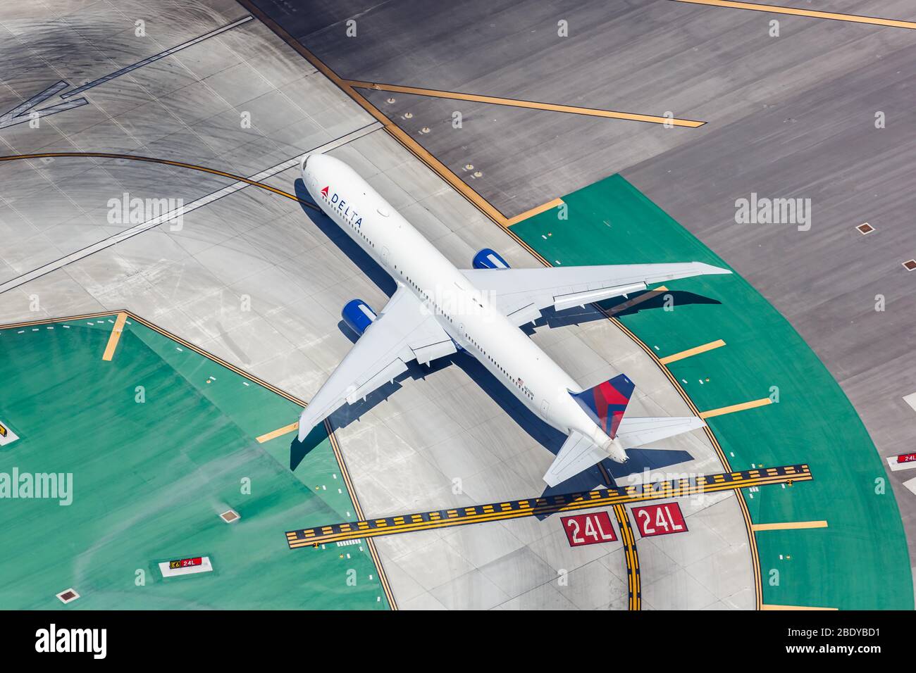 Los Angeles, Californie – 14 avril 2019 : avion Boeing 767-400 ER Delta Air Lines à l'aéroport international de Los Angeles (LAX) en Californie. Boeing i Banque D'Images