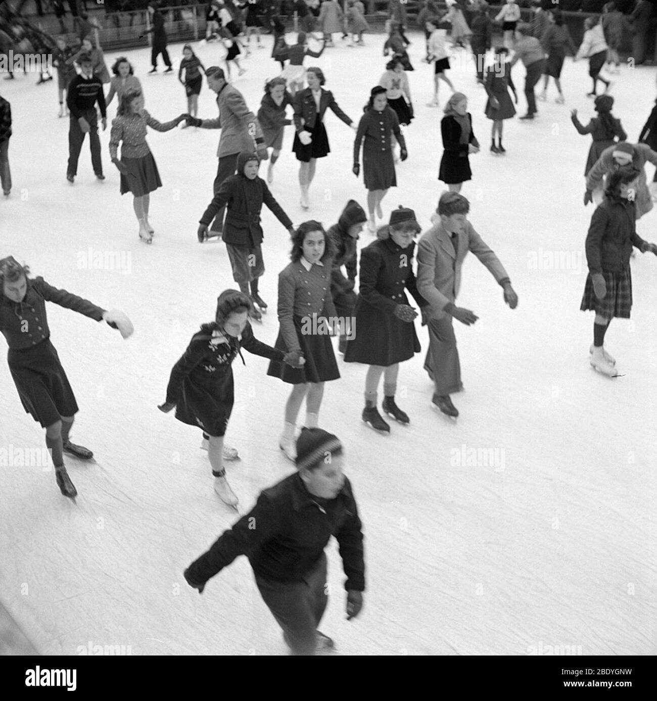Patinage sur glace au Rockefeller Center, 1941 Banque D'Images