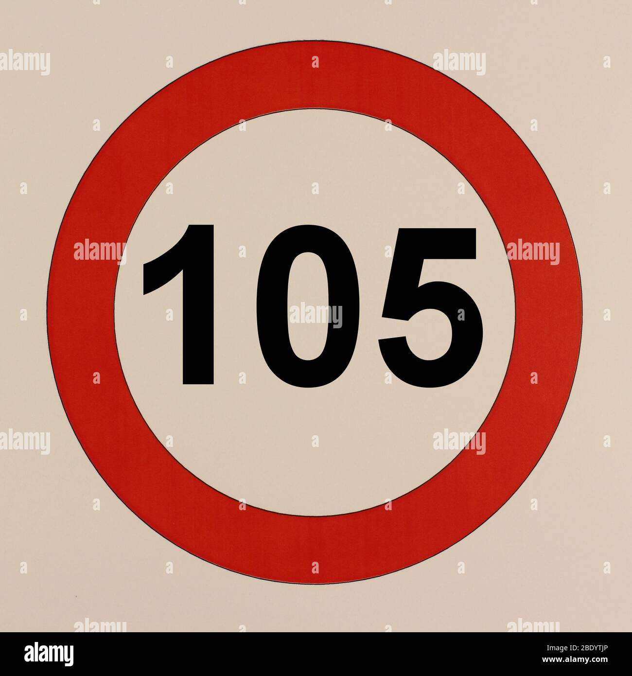 Illustration des Straßenverkehrszeichens 'maximum Geschwindigkeit 105 km pro Stunde' Banque D'Images