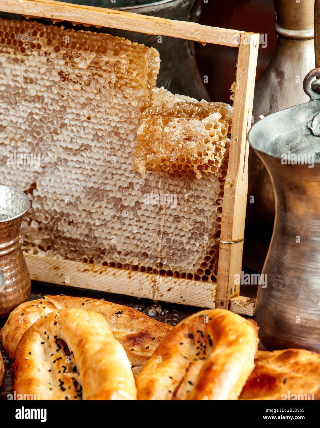 sabots de miel avec pains Banque D'Images