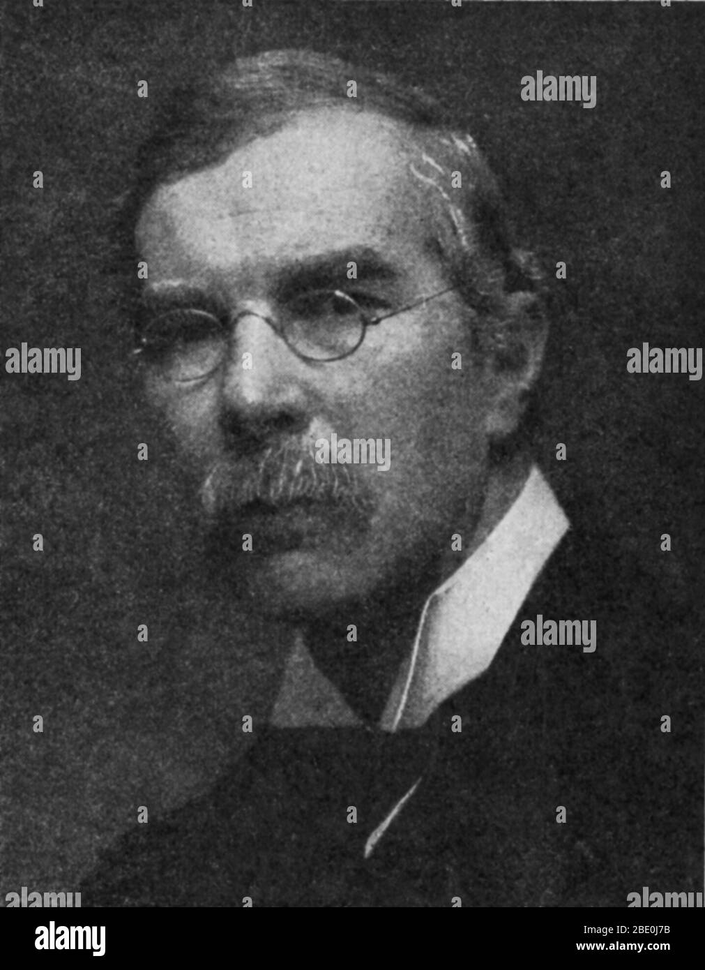 Almroth Edward Wright (1861-1947) était bactériologiste et immunologiste anglais. En 1902, Wright a commencé un département de recherche à la St Mary's Hospital Medical School de Londres. Il a développé un système d'inoculation contre la fièvre typhoïde et une méthode de mesure des substances protectrices (opsonin) dans le sang humain. Il a convaincu les forces armées que 10 millions de vaccins pour les troupes du nord de la France devraient être produits pendant la première Guerre mondiale. Wright a prévenu tôt que les antibiotiques créeraient des bactéries résistantes, ce qui a démontré un danger croissant. Il a fait ses réflexions sur la médecine préventive dans Banque D'Images