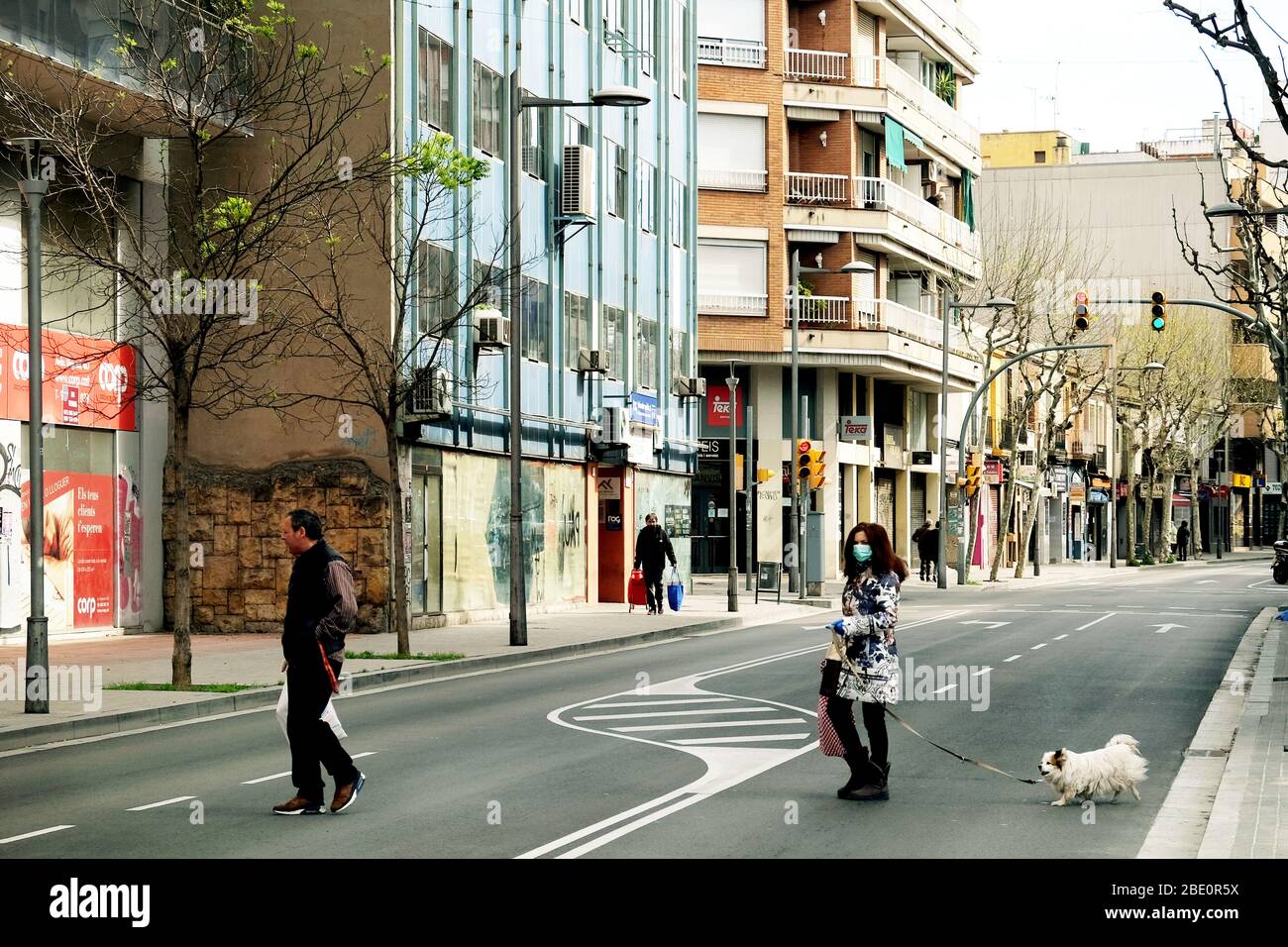 Barcelone, Espagne avril 2020: La vie quotidienne des personnes pendant l'épidémie du virus Corona. Banque D'Images
