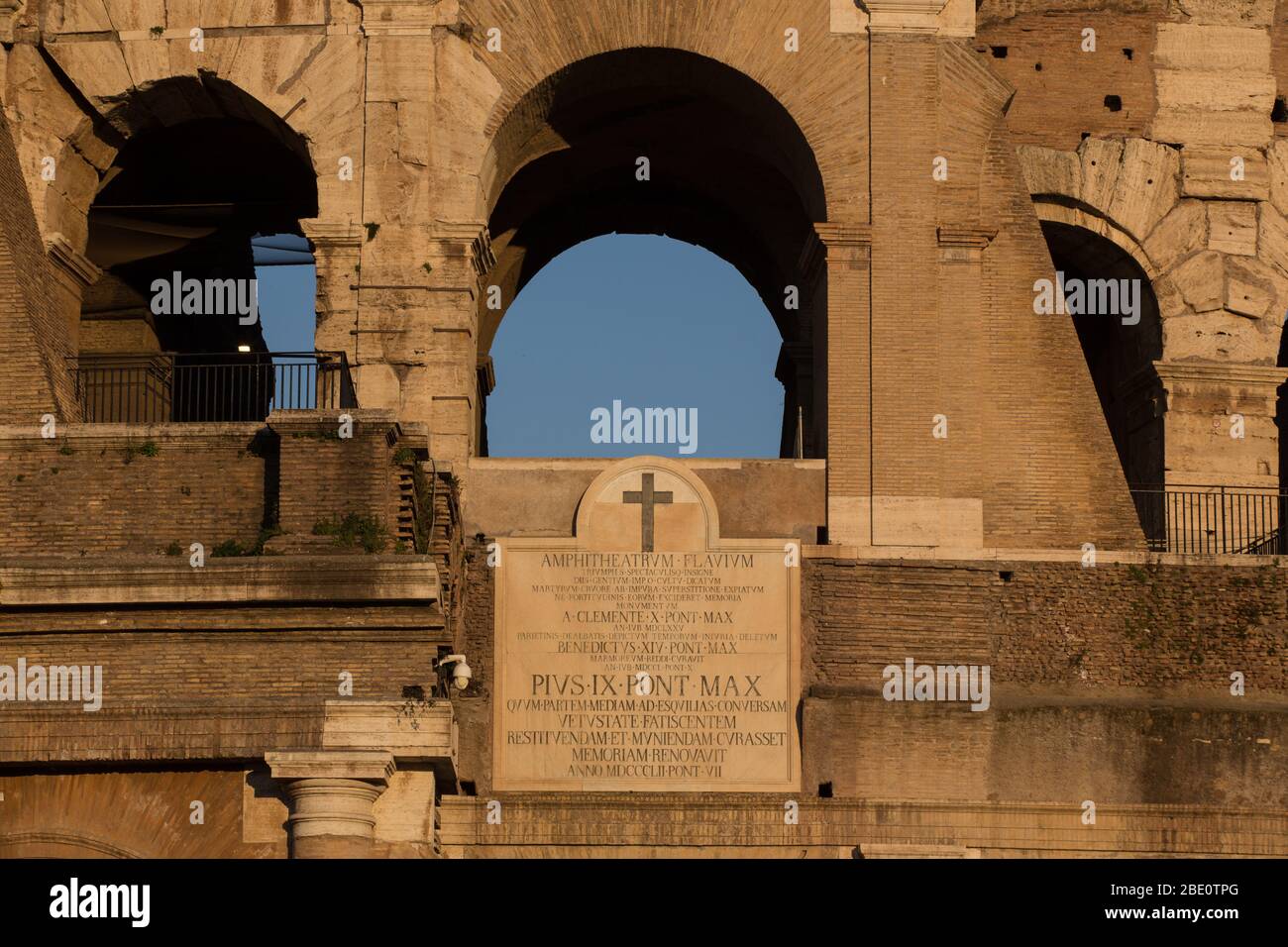 Roma, Italie. 10 avril 2020. Colisée sans peuple, en raison de la pandémie de Covid-19, où la via Crucis a été célébrée jusqu'à l'année dernière (photo de Matteo Nardone/Pacific Press) crédit: Pacific Press Agency/Alay Live News Banque D'Images