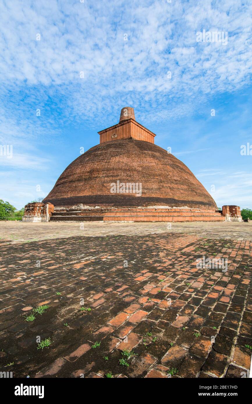 Ancienne ville d'Anuradhapura, Jetvanarama Jetvanaramaya Dagoba, aka Stupa, Triangle culturel, au Sri Lanka, en Asie Banque D'Images