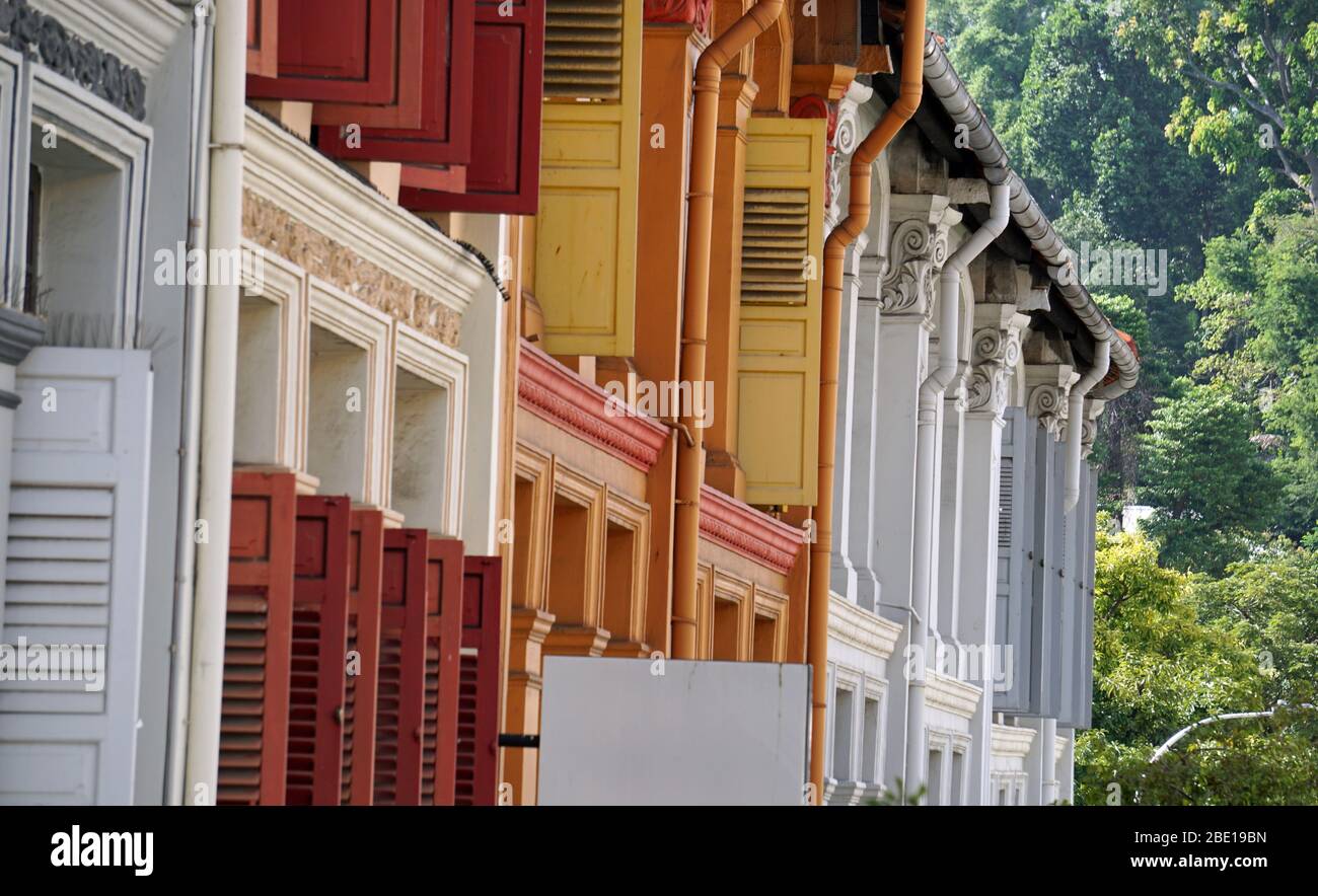 vieux volets colorés en bois à singapour Banque D'Images