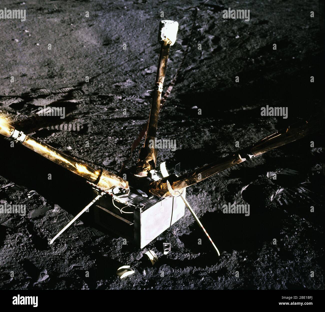 Assis sur la surface lunaire, ce magnétomètre a fourni de nouvelles ...