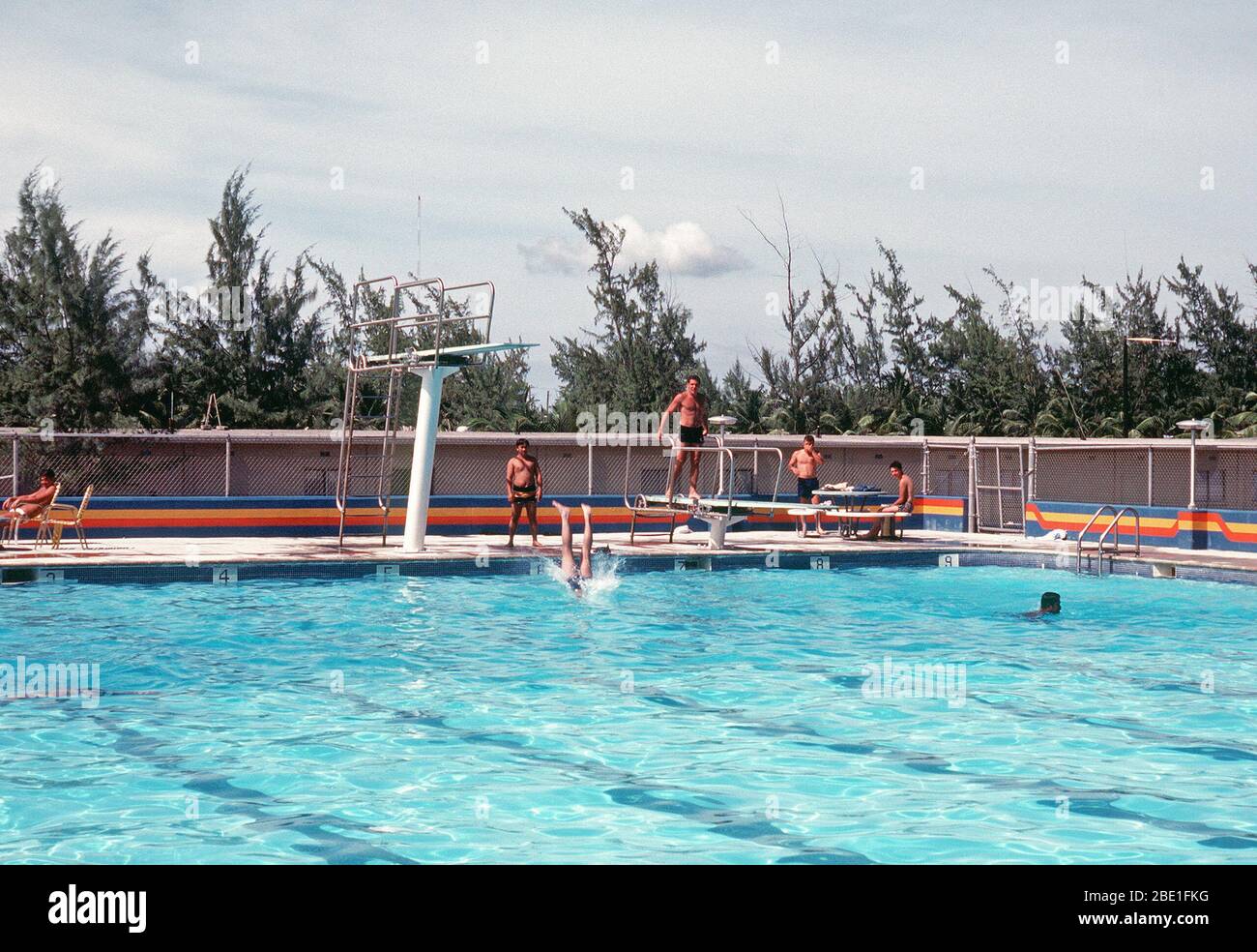 1981 - à la piscine Seabees. Banque D'Images