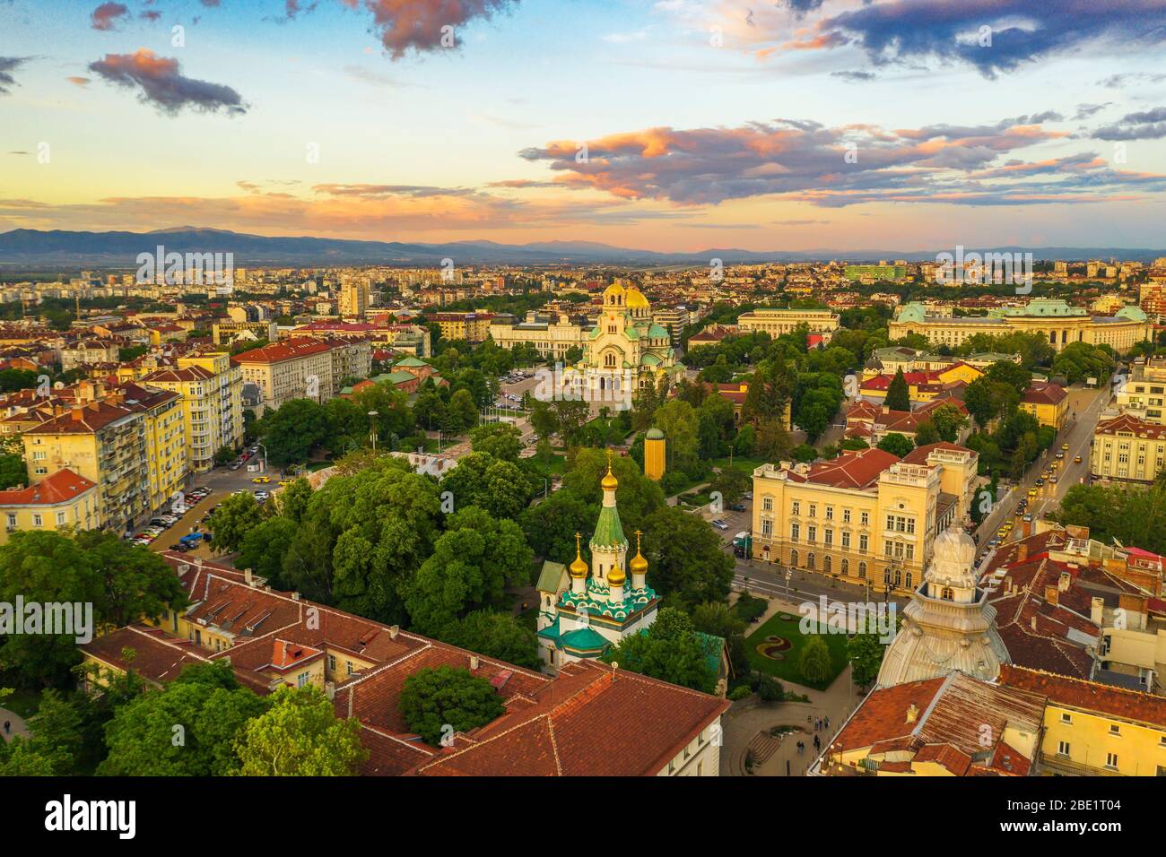 Europe, Bulgarie, Sofia, Alexander Nevsky et cathédrale orthodoxe russe St Nikolai, vue aérienne Banque D'Images