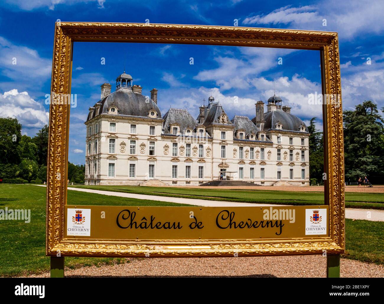 Cheverny, Loir-et-Cher, France - 26 mai 2018 : célèbre château de la vallée de la Loire Château de Cheverny dans le cadre photo. Banque D'Images