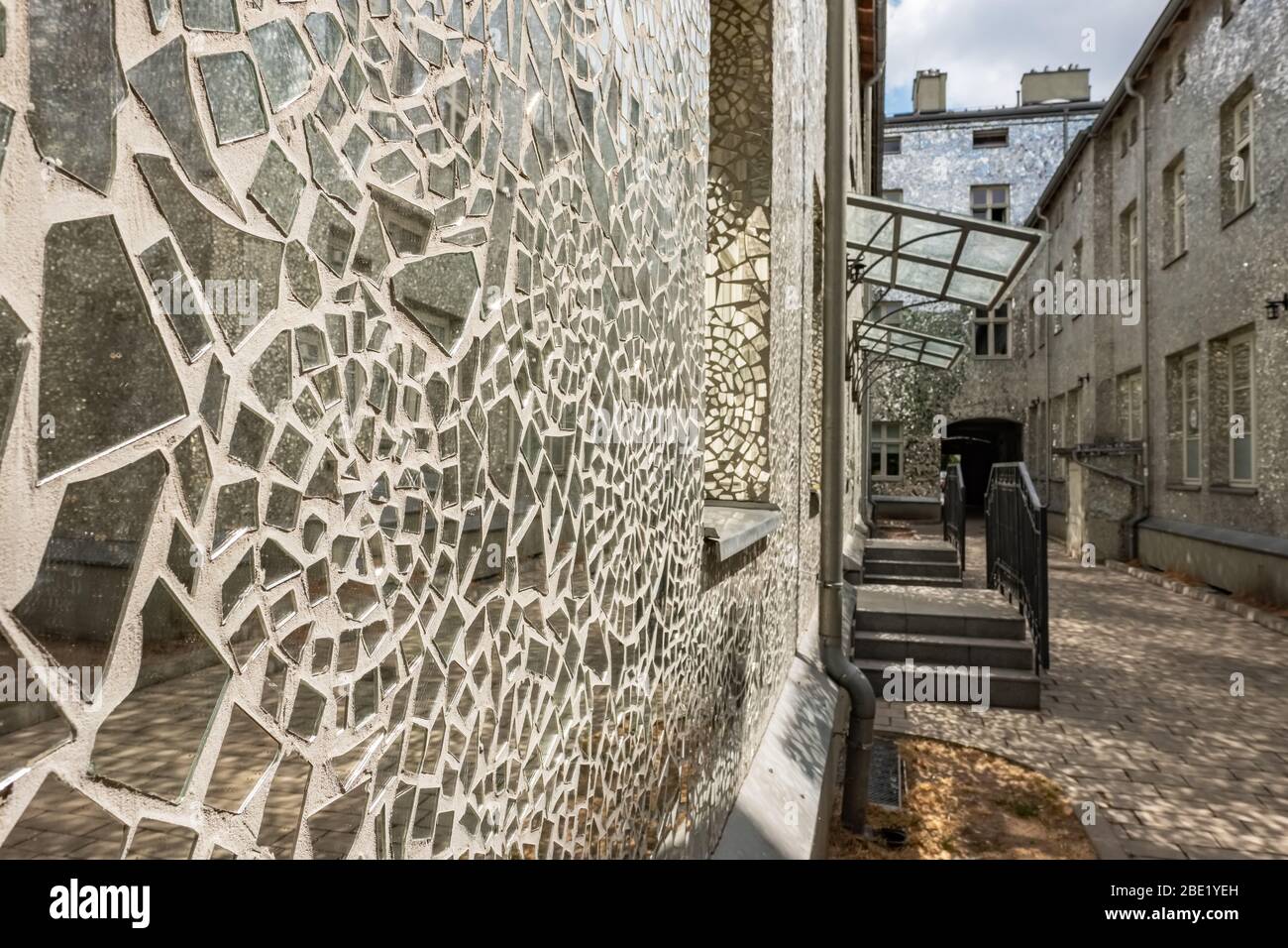 Bâtiment avec murs miroirs dans la ville de Lodz, Pologne. Banque D'Images
