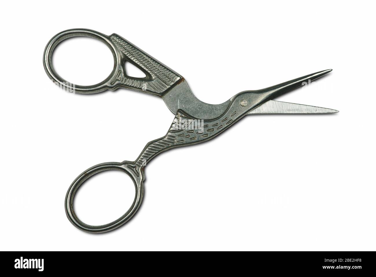 les vieux ciseaux de collection sont coupés sur fond blanc Banque D'Images