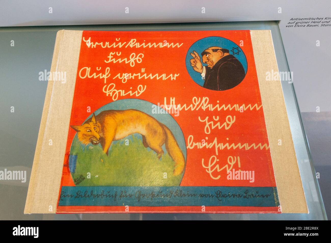 Couverture d'un livre pour enfants antisémites de 1936, Centre de documentation Obersalzburg, Obersalzburg, Bavière, Allemagne. Banque D'Images