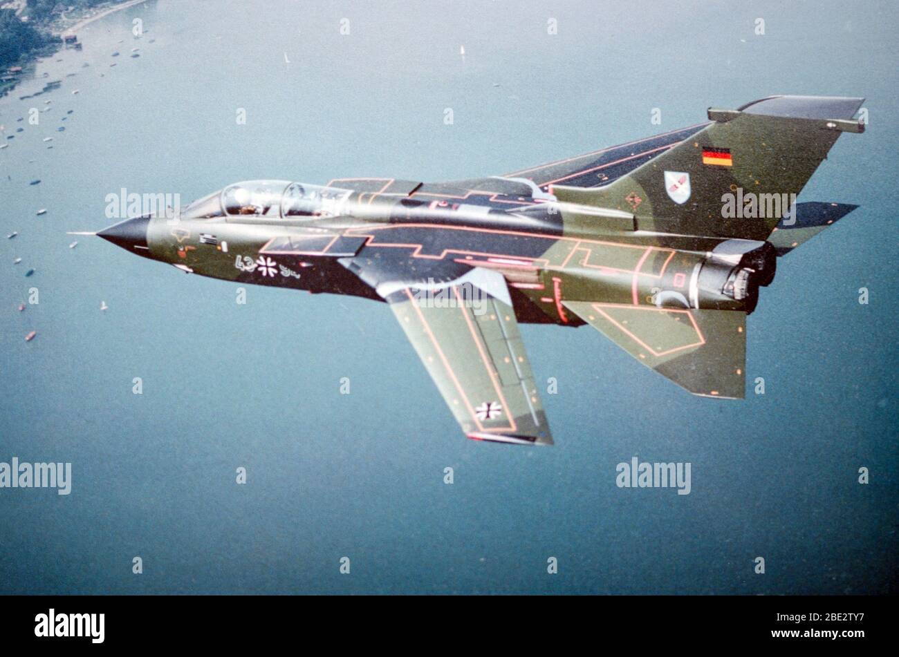 Photographie aérienne montrant un chasseur allemand Luftwaffe Panavia Tornado 43+94. Banque D'Images