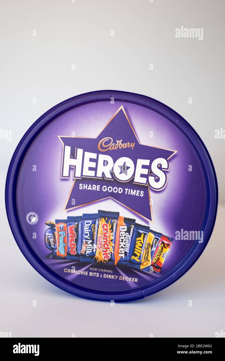 Boîte en plastique chocolat Cadburys Heroes Banque D'Images
