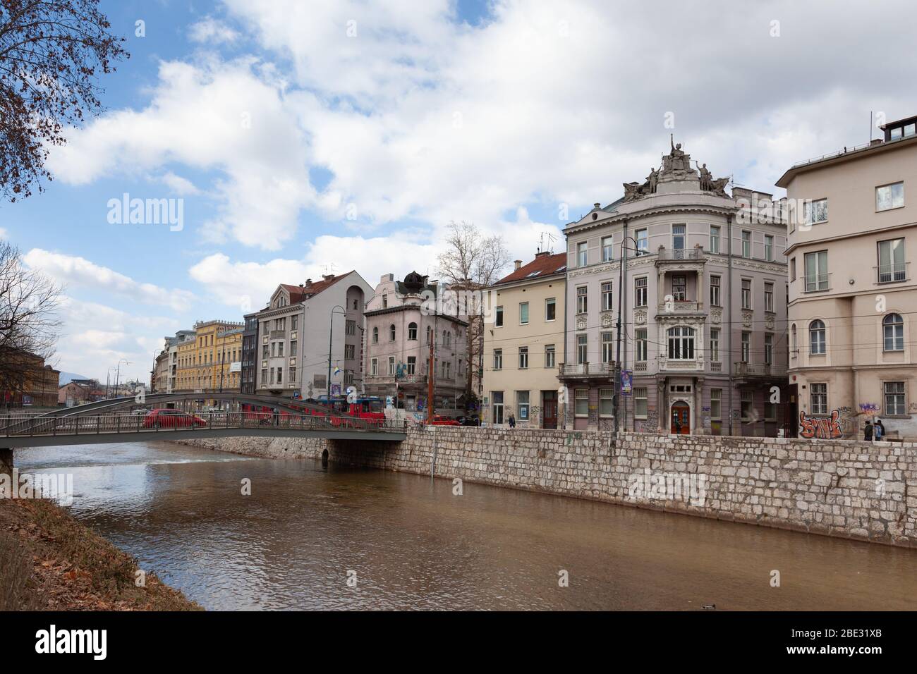 Sarajevo, Bosnie-Herzégovine - 27 février 2019 : Obala Kulina bana, architecture de Sarajevo Banque D'Images