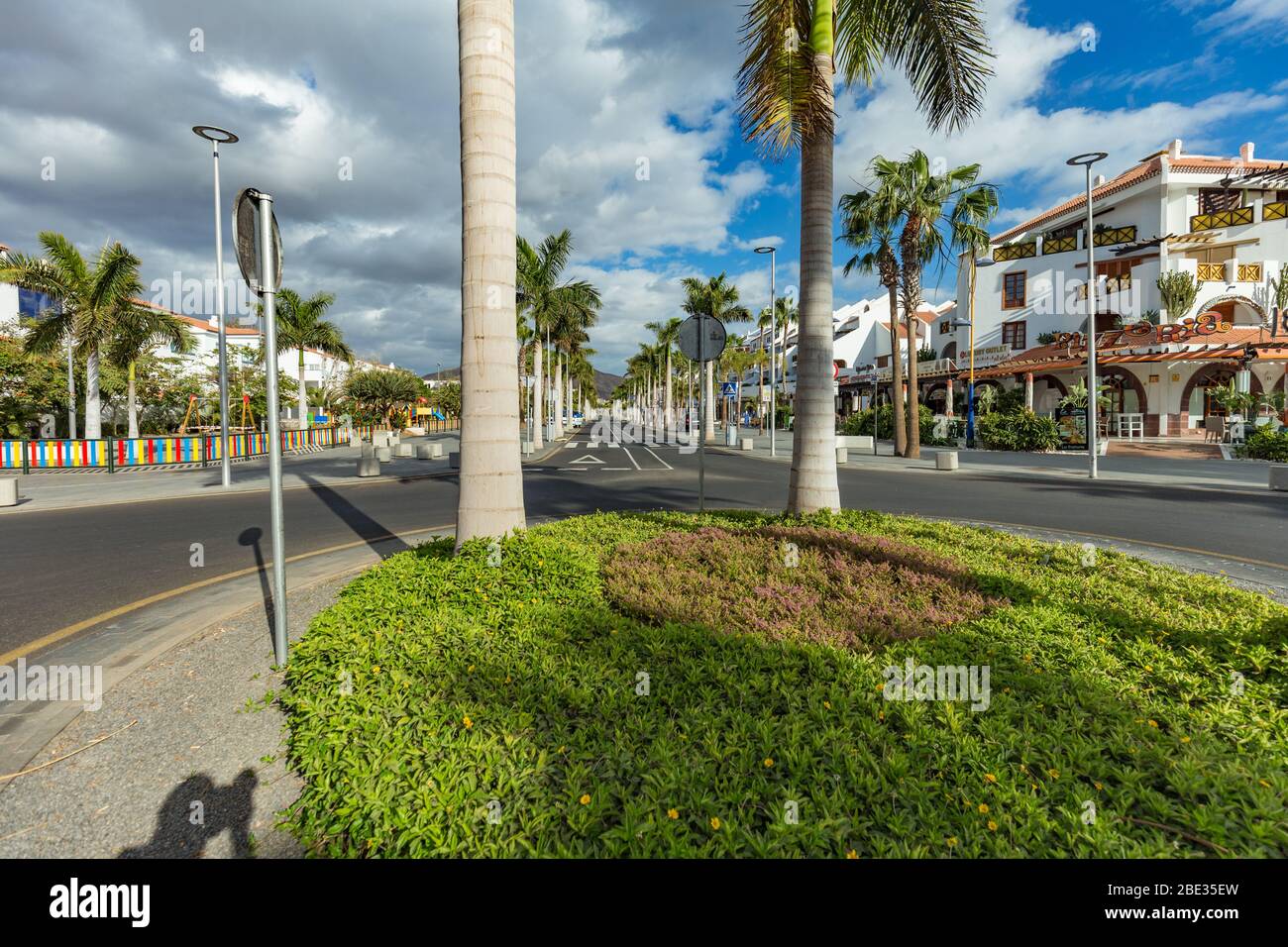 Las Americas,Tenerife, Spaine 21 mars 2020: Rues tranquilles et désertées de la station touristique la plus populaire et la plus fréquentée des îles Canaries. Isolement Banque D'Images