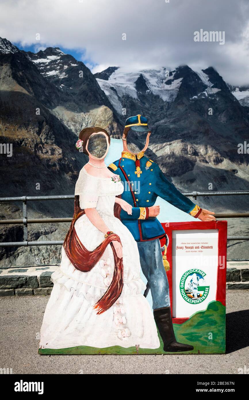Des personnages de l'empereur Franz Joseph et de sa femme Elizabeth font office d'attractions touristiques à côté du glacier de Pasterze, juste à côté du Grossglockner Banque D'Images