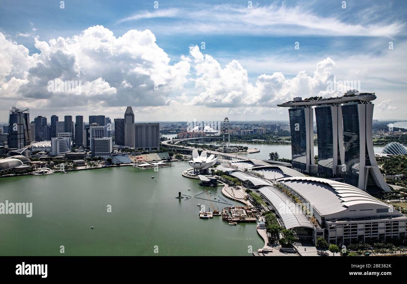 Vue panoramique sur la baie de la marina à Singapour - Amplia vista de la Marina Bay en Singapur Banque D'Images
